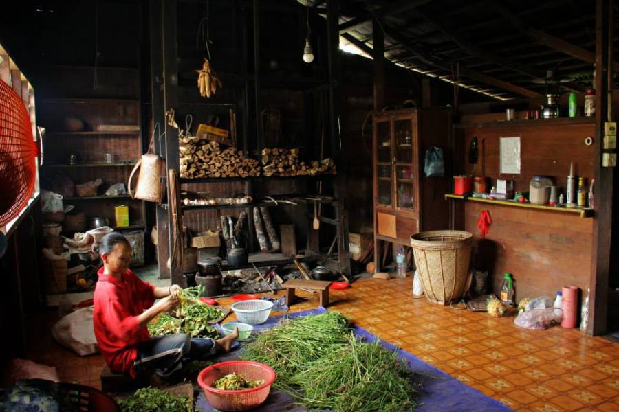 The kitchen and fire place at Bapa and Ibu's in Long Lellang.